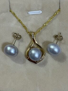 Grey South Sea Pearl Necklace 22" &  Grey South Sea Pearl Stud Earrings